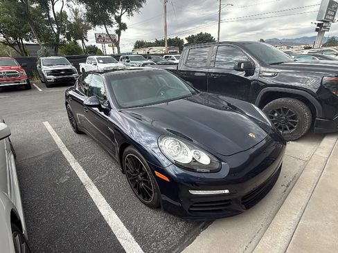 Used 2016 Porsche Panamera RWD image 2
