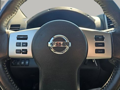 Used 2017 Nissan Frontier PRO-4X AWD/4WD image 3