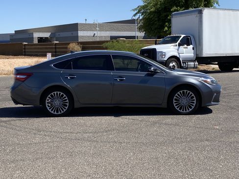 Used 2016 Toyota Avalon Limited w/ Toyota Safety Sense Package image 2