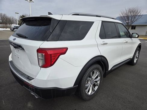 Used 2023 Ford Explorer Limited image 3