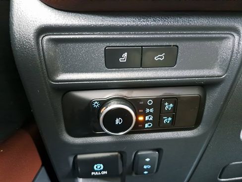 Used 2024 Ford Expedition Limited image 22