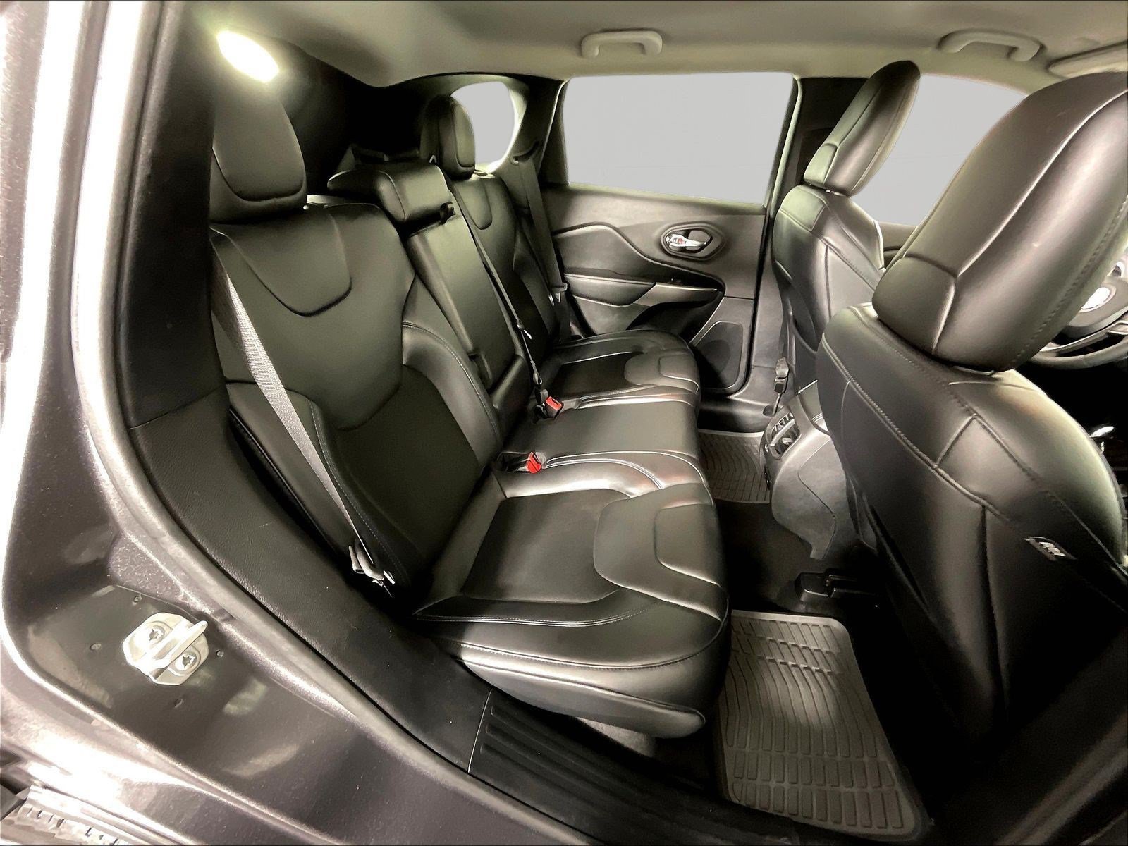 Used 2020 Jeep Cherokee Latitude Plus FWD image 25