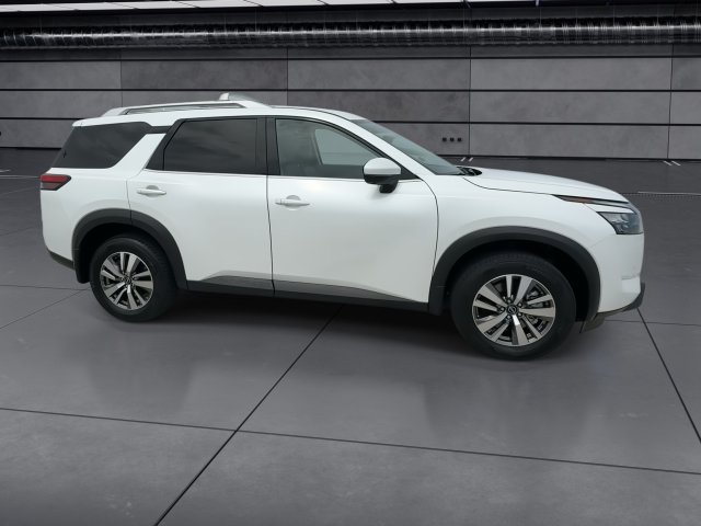 Used 2025 Nissan Pathfinder SL FWD image 9