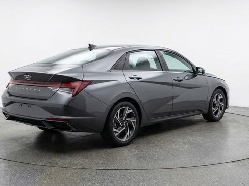 Used 2025 Hyundai Elantra SEL image 9