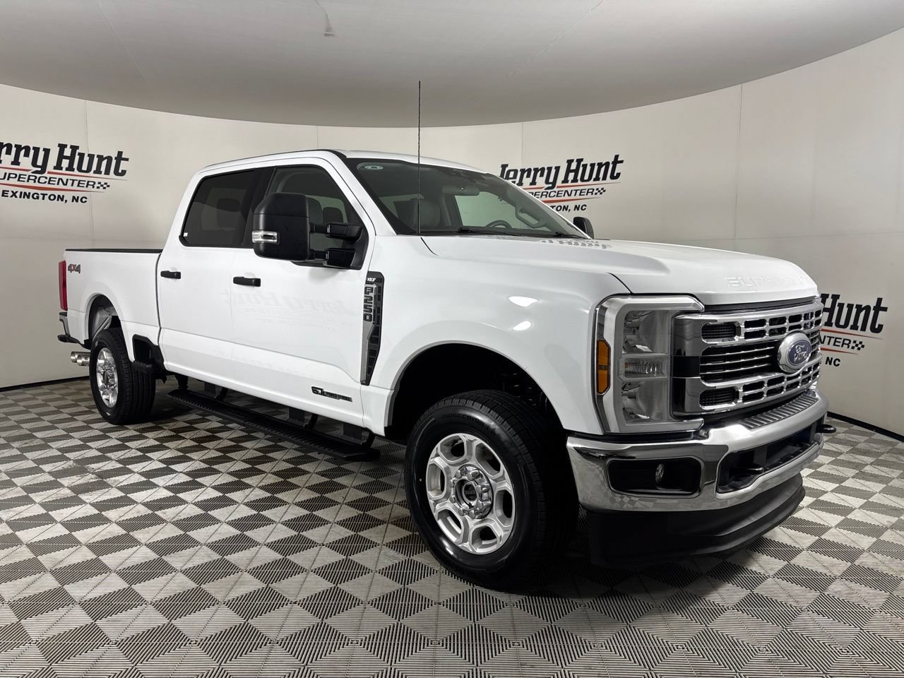 Used 2026 Ford F250 XLT AWD/4WD image 3
