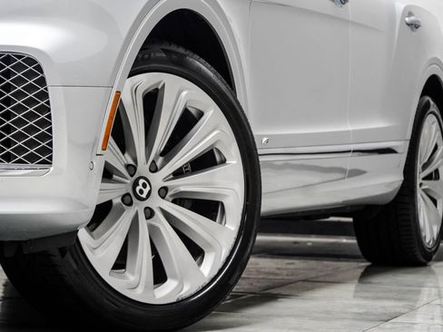 Used 2021 Bentley Bentayga image 3