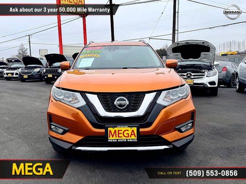 Used 2018 Nissan Rogue SL w/ Premium Package image 4