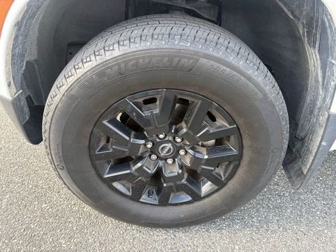 Used 2023 Nissan Frontier SV w/ Midnight Edition Package image 11