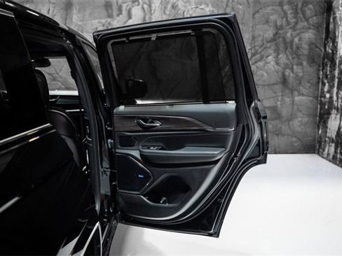 Used 2023 Jeep Grand Cherokee Overland w/ Luxury Tech Group IV image 12