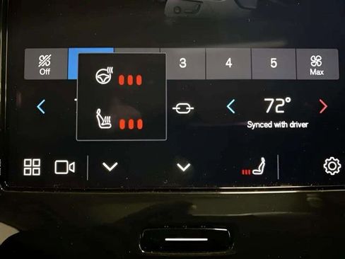 Used 2025 Volvo XC40 B5 Core image 17