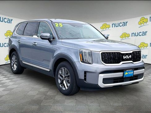 Used 2025 Kia Telluride LX FWD image 1