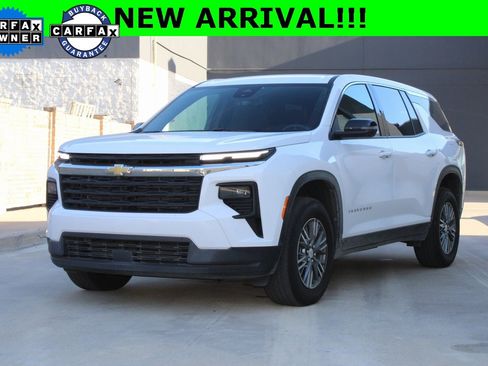 Used 2024 Chevrolet Traverse LS image 1