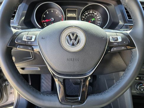 Used 2020 Volkswagen Tiguan SE image 16