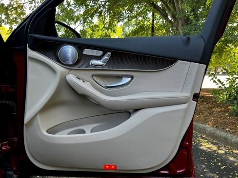 Used 2018 Mercedes-Benz GLC 300 image 27