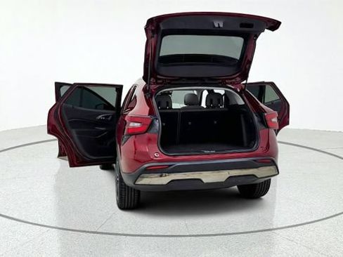 Used 2024 Chevrolet Trax ACTIV w/ Sunroof Package FWD image 17