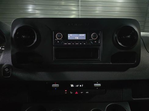 Used 2020 Mercedes-Benz Sprinter 2500 image 22