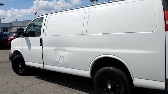 Used 2018 Chevrolet Express 2500 RWD image 5