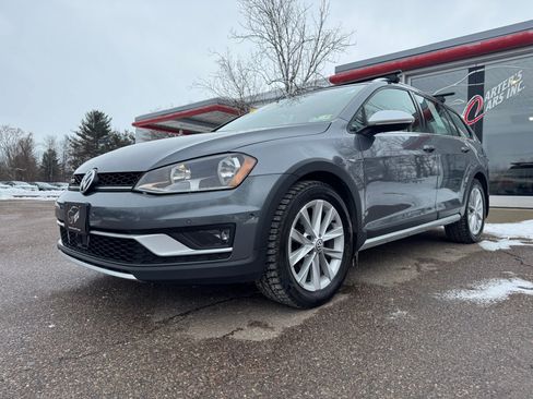 Used 2017 Volkswagen Golf Alltrack SE image 1
