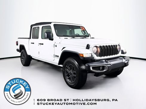 Used 2024 Jeep Gladiator Sport image 1