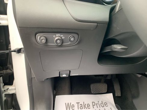 Used 2022 Buick Encore GX Essence image 14