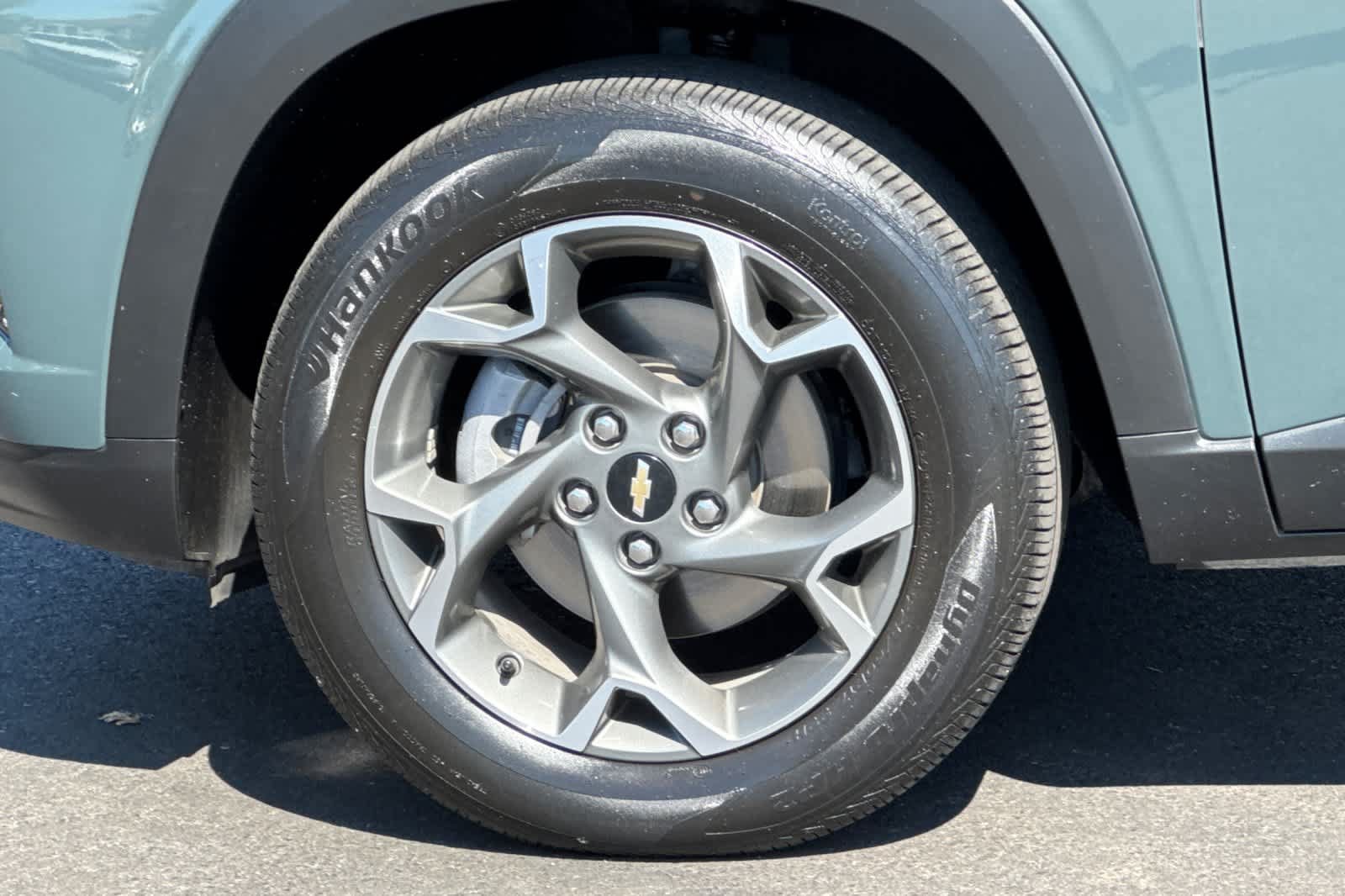 Used 2025 Chevrolet Trax LT FWD image 26