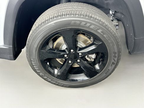 Used 2024 Jeep Grand Cherokee L Altitude image 11