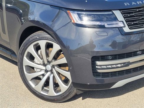 New 2025 Land Rover Range Rover SE image 6