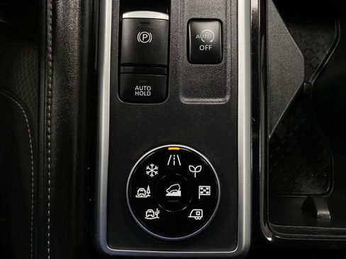 Used 2025 Nissan Pathfinder SV AWD/4WD image 25