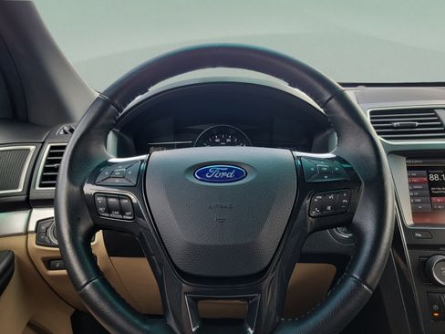 Used 2016 Ford Explorer XLT w/ Equipment Group 202A FWD image 20