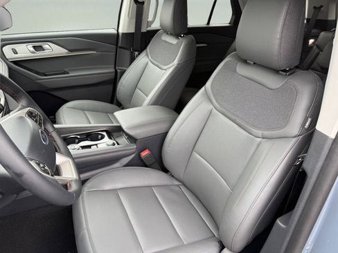 New 2026 Ford Explorer Active w/ Active Comfort Package image 8
