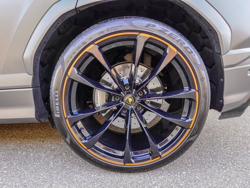 Used 2022 Lamborghini Urus AWD/4WD image 26