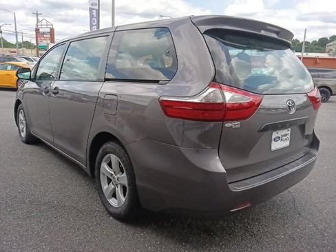 Used 2015 Toyota Sienna L FWD image 5