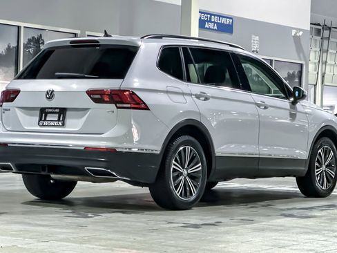 Used 2018 Volkswagen Tiguan SE w/ 18" Alloy Wheels Package image 8