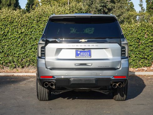 Used 2025 Chevrolet Suburban Premier AWD/4WD image 5