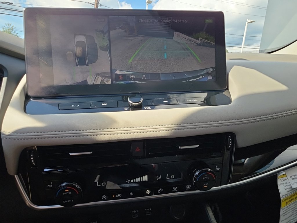 Certified 2025 Nissan Rogue SL AWD/4WD image 18