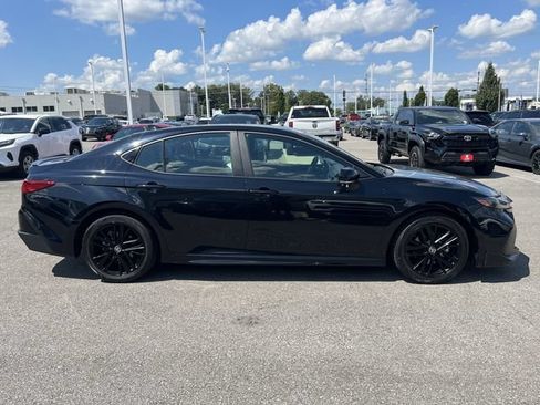 Used 2025 Toyota Camry SE FWD image 6