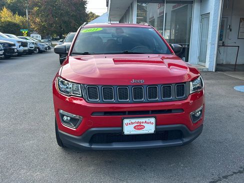 Used 2021 Jeep Compass Latitude image 3