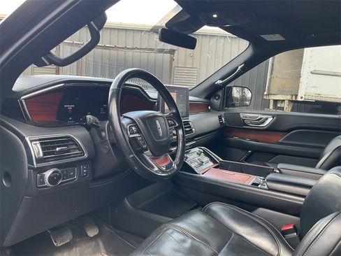 Used 2018 Lincoln Navigator Reserve w/ Technology Package image 15