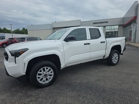 Used 2024 Toyota Tacoma SR AWD/4WD image 7