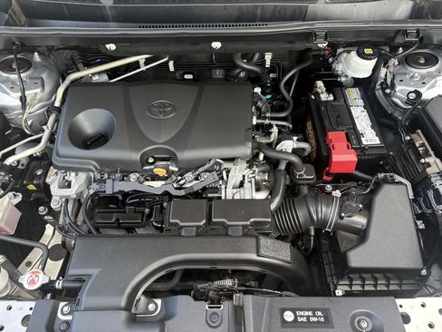 Used 2019 Toyota RAV4 LE w/ Carpet Mat Package FWD image 27