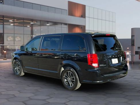 Used 2016 Dodge Grand Caravan SE FWD image 4