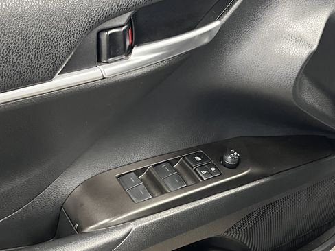 Used 2023 Toyota Camry SE image 10