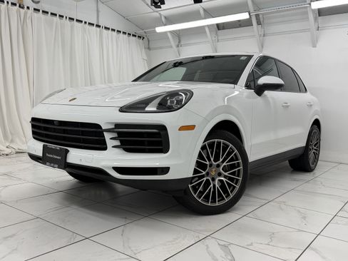 Certified 2023 Porsche Cayenne Platinum Edition image 7