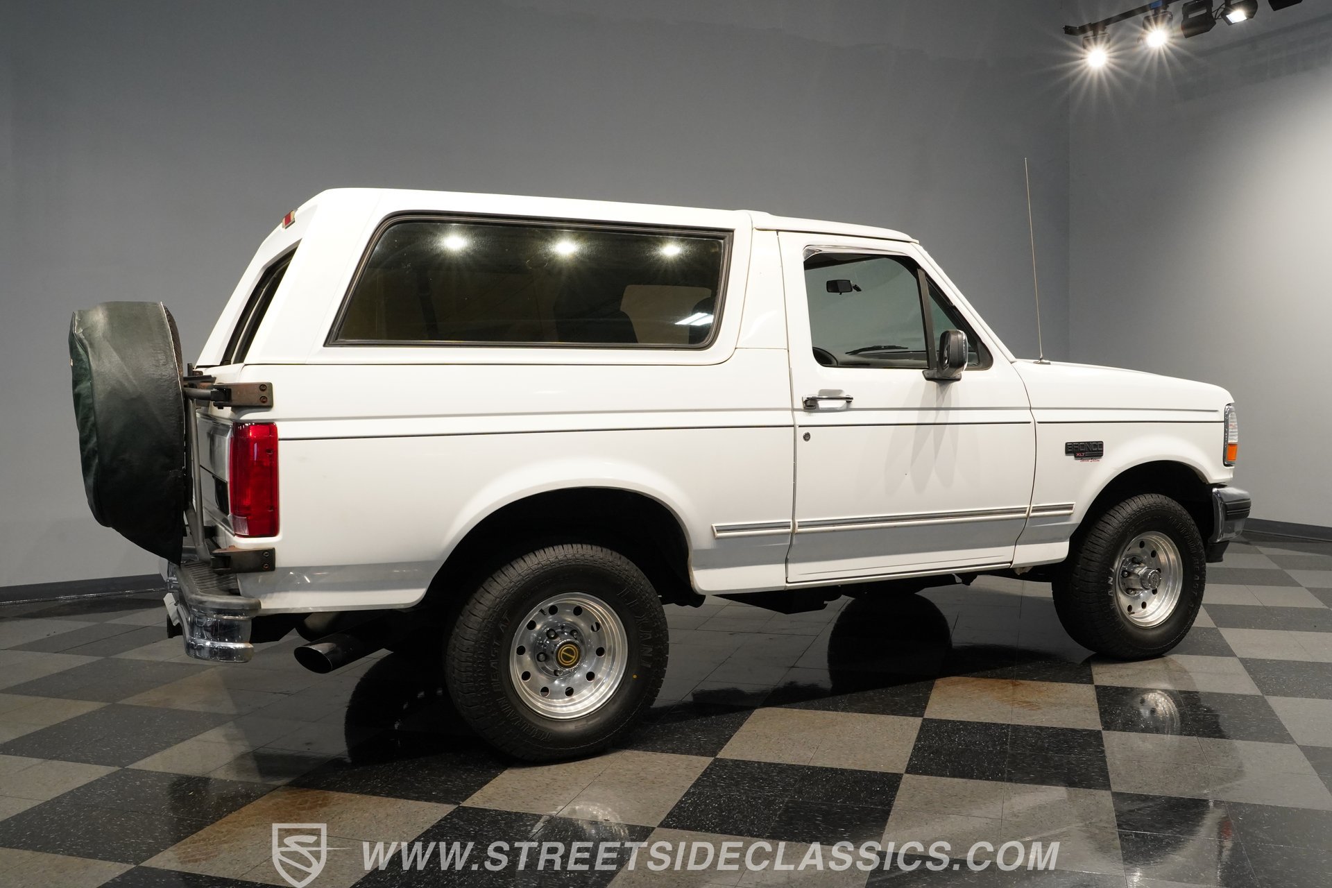 Used 1995 Ford Bronco XLT AWD/4WD image 14