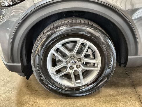 New 2026 Ford Explorer Active RWD image 33