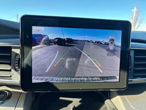 Used 2022 Ford Explorer XLT w/ Equipment Group 202A image 20