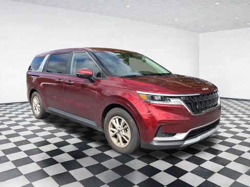 Used 2024 Kia Carnival LX FWD image 3