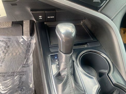 Used 2019 Toyota Camry SE FWD image 17