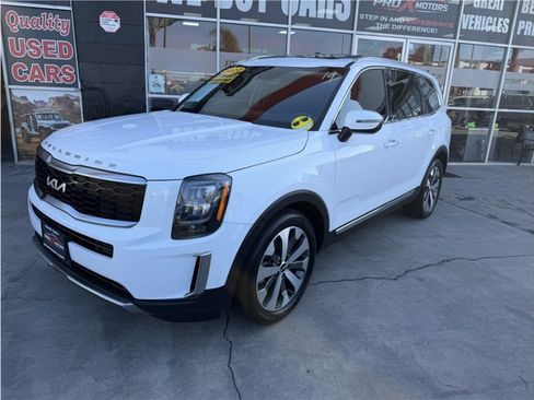 Used 2022 Kia Telluride EX w/ EX Premium Package FWD image 3