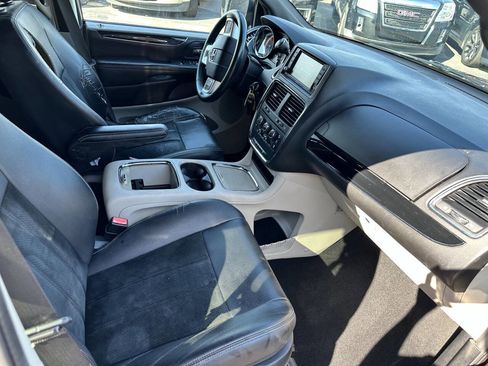 Used 2018 Dodge Grand Caravan SXT image 22